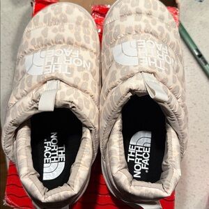 The North face woman’s slipers size 9 NWT
